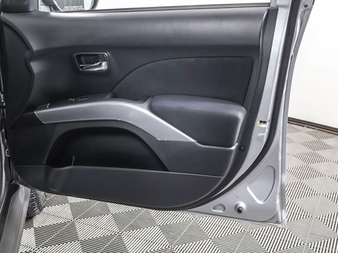 Used 2009 Mitsubishi Outlander ES image 42