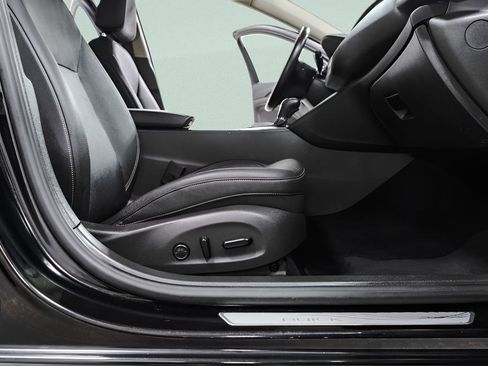 Used 2019 Buick Regal Essence w/ Driver Confidence Package I FWD image 33