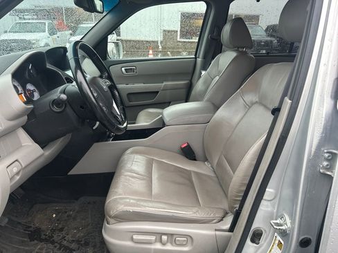 Used 2010 Honda Pilot Touring image 5
