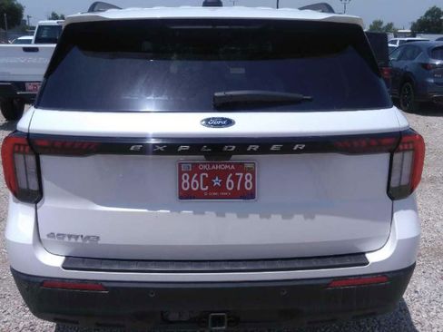 Used 2025 Ford Explorer Active RWD image 4
