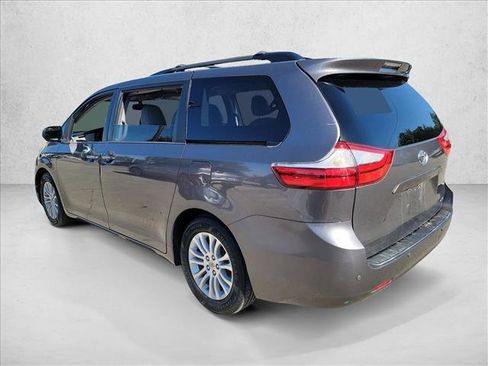 Used 2015 Toyota Sienna XLE image 7