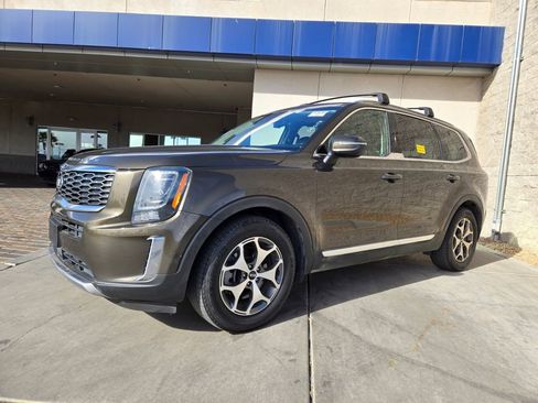 Used 2021 Kia Telluride EX image 2