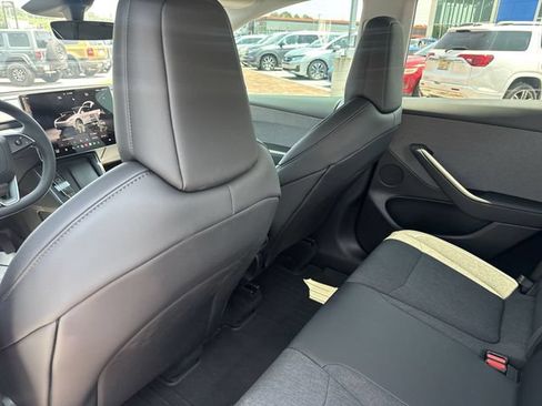 Used 2026 Tesla Model Y 2WD image 24