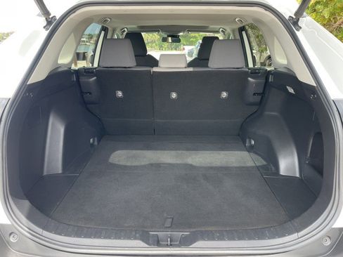 Used 2020 Toyota RAV4 XLE w/ Convenience Package FWD image 32