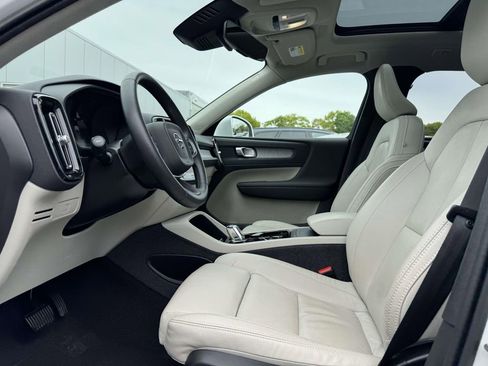Certified 2023 Volvo XC40 B5 Plus w/ Protection Package Premier AWD/4WD image 16