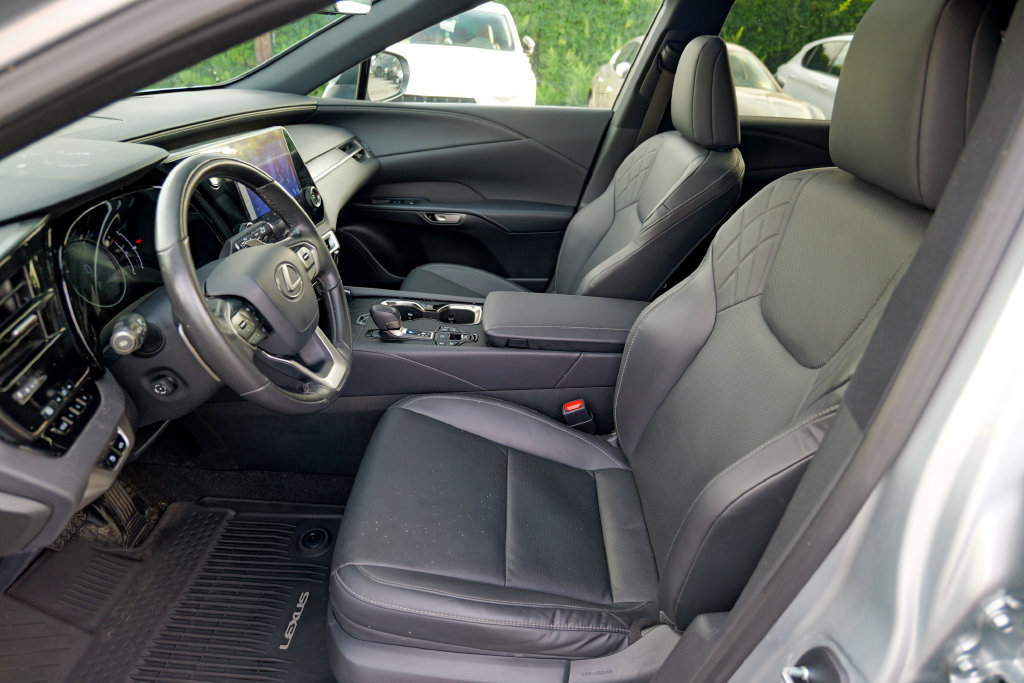 Used 2023 Lexus RX 350 Premium w/ Accessory Package AWD/4WD image 21