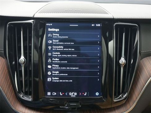 Used 2023 Volvo XC60 B5 Ultimate w/ Protection Package Premier image 16