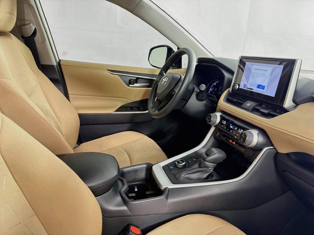 Used 2025 Toyota RAV4 XLE AWD/4WD image 35
