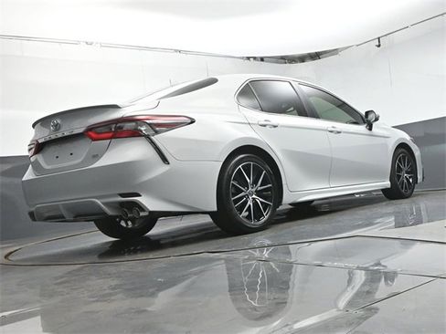 Used 2024 Toyota Camry SE image 36