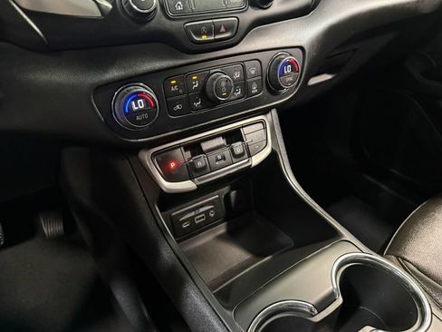 Used 2023 GMC Terrain SLT AWD/4WD image 81