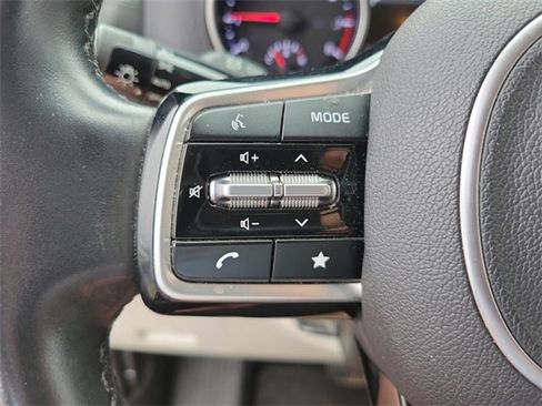 Used 2022 Kia Carnival LX image 27