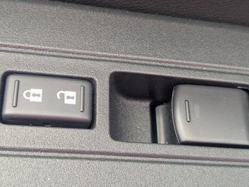 Used 2025 Nissan Frontier PRO-4X AWD/4WD image 30