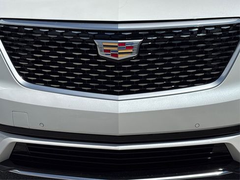New 2025 Cadillac XT6 Luxury image 14