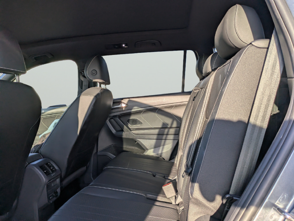 Certified 2023 Volkswagen Tiguan SE R-Line FWD image 16