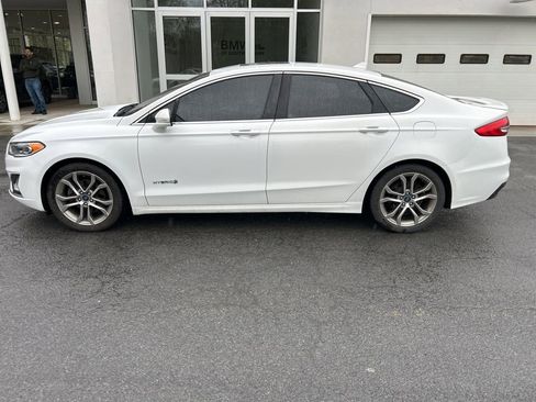 Used 2019 Ford Fusion Titanium FWD image 2