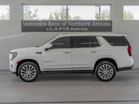 Used 2021 GMC Yukon Denali w/ Denali Premium Package AWD/4WD image 2