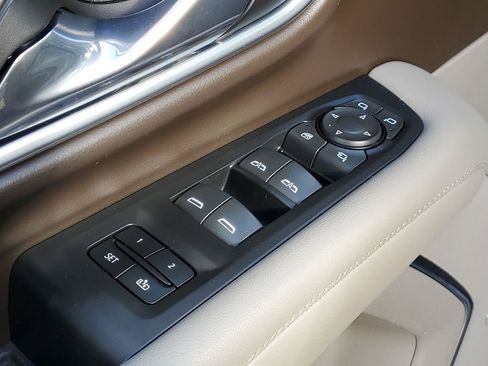 Used 2021 Chevrolet Tahoe Z71 w/ Z71 Signature Package image 28