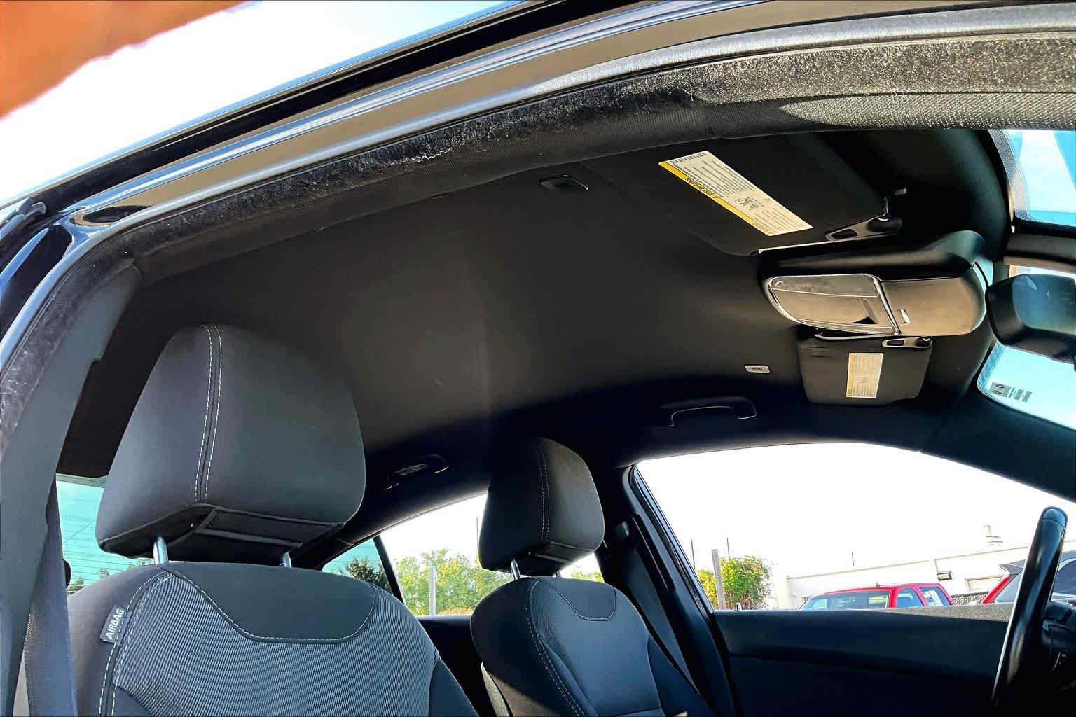 Used 2017 Dodge Charger SE RWD image 14