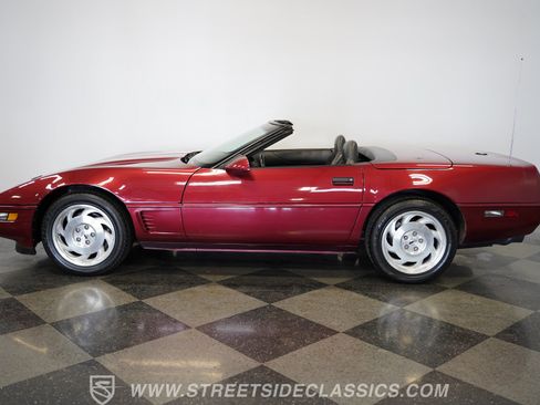 Used 1995 Chevrolet Corvette Convertible RWD image 2