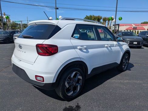Certified 2026 Hyundai Venue SEL FWD image 4