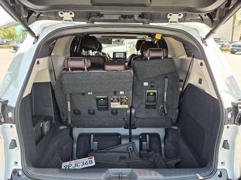 Used 2024 Toyota Sienna Platinum FWD image 34