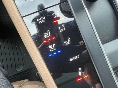 Used 2022 Porsche Macan S AWD/4WD image 13