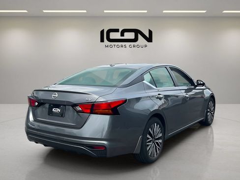 Used 2024 Nissan Altima 2.5 SV FWD image 5