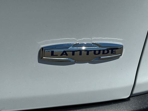 Used 2018 Jeep Cherokee Latitude FWD image 31