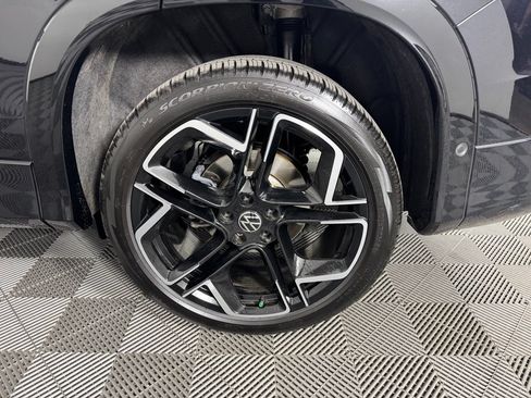 Used 2025 Volkswagen Tiguan SEL R-Line AWD/4WD image 38