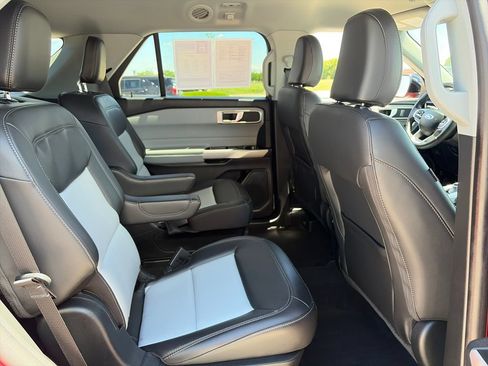 Used 2024 Ford Explorer XLT w/ Equipment Group 202A AWD/4WD image 33