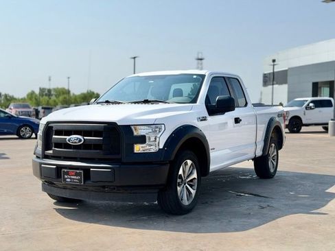 Used 2017 Ford F150 XL w/ Equipment Group 101A Mid AWD/4WD image 3