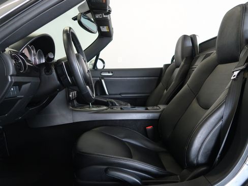 Used 2014 MAZDA MX-5 Miata Grand Touring w/ Premium Package RWD image 28