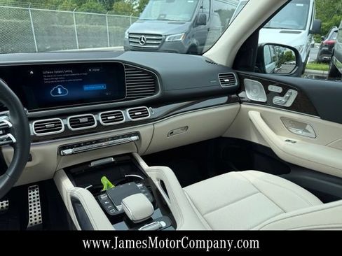 Certified 2026 Mercedes-Benz GLS 450 4MATIC image 19