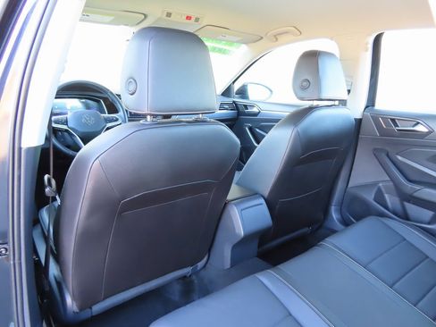 Used 2024 Volkswagen Jetta SE image 23