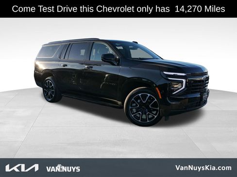Used 2025 Chevrolet Suburban RST image 1