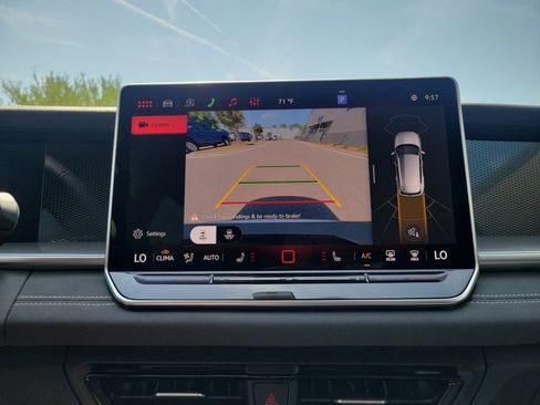 New 2026 Volkswagen Tiguan SE FWD image 19