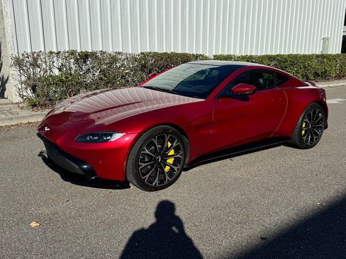 Used 2019 Aston Martin V8 Vantage Coupe image 2