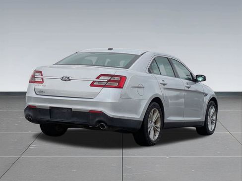 Used 2017 Ford Taurus SE FWD image 6