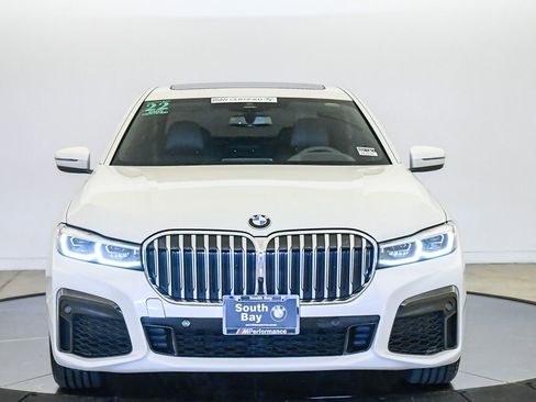 Used 2022 BMW 740i w/ M Sport Package RWD image 7