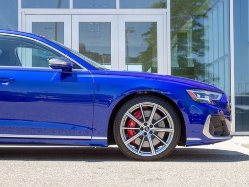 Used 2023 Audi S8 w/ S8 Comfort Plus Package AWD/4WD image 5