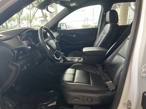 Used 2023 Chevrolet Traverse RS FWD image 6