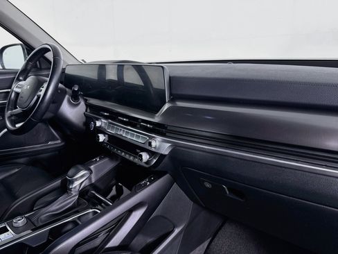 Used 2025 Kia Telluride S FWD image 28