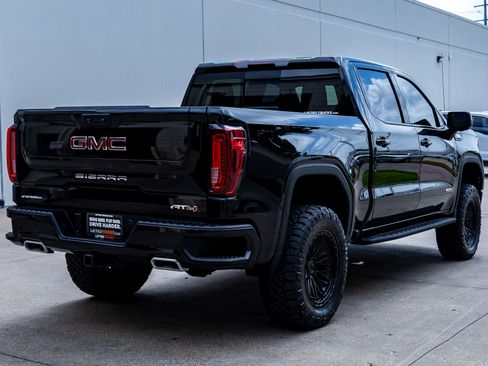 Used 2023 GMC Sierra 1500 AT4 w/ AT4 Premium Package AWD/4WD image 10
