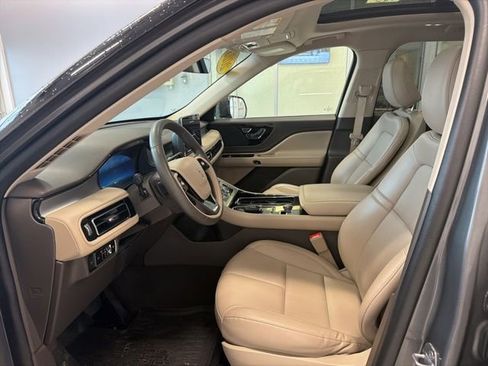Used 2023 Lincoln Aviator AWD w/ Premium Package image 13