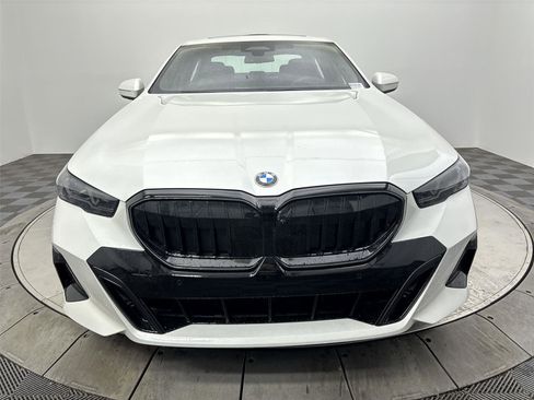 New 2026 BMW 530i xDrive w/ M Sport Package image 14