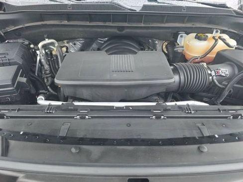 Used 2025 Chevrolet Suburban Z71 AWD/4WD image 19