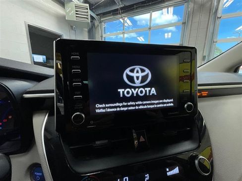 Used 2021 Toyota Corolla LE FWD image 16