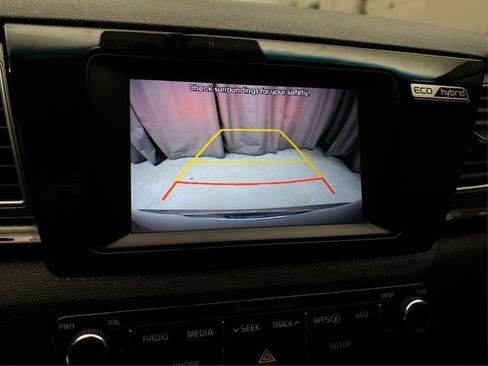 Used 2017 Kia Niro EX FWD image 28