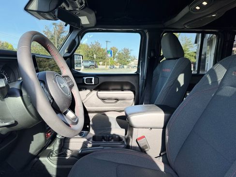 Used 2024 Jeep Wrangler Unlimited Rubicon image 16