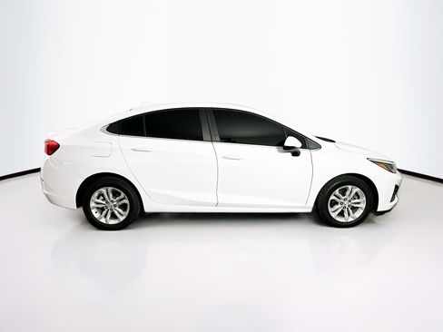 Used 2019 Chevrolet Cruze LT FWD image 10